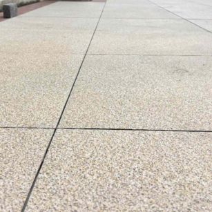 佛山 黄金麻花岗岩石板材荔枝面地面铺装效果