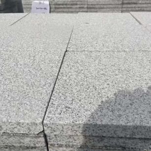 佛山 白麻花岗岩石材推荐 荔枝面地铺石