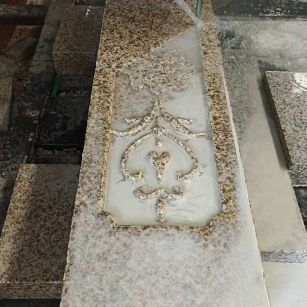 佛山 黄金麻花岗岩异形加工雕刻栏杆大柱