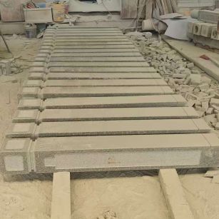 佛山 芝麻白异形加工雕刻-栏杆大柱，方柱