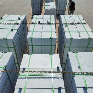 佛山 芝麻白花岗岩5公分地铺石 花岗岩厂家工厂装车日常