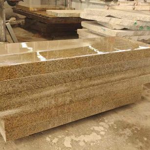 佛山 黄金麻栏杆料半成品加工中