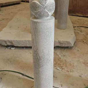 佛山 芝麻白花岗岩石材挡车石柱、停车柱、圆柱挡车柱、方柱挡车柱等