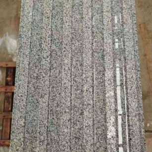 佛山 芝麻白花岗岩荔枝面雕刻盲道，盲条