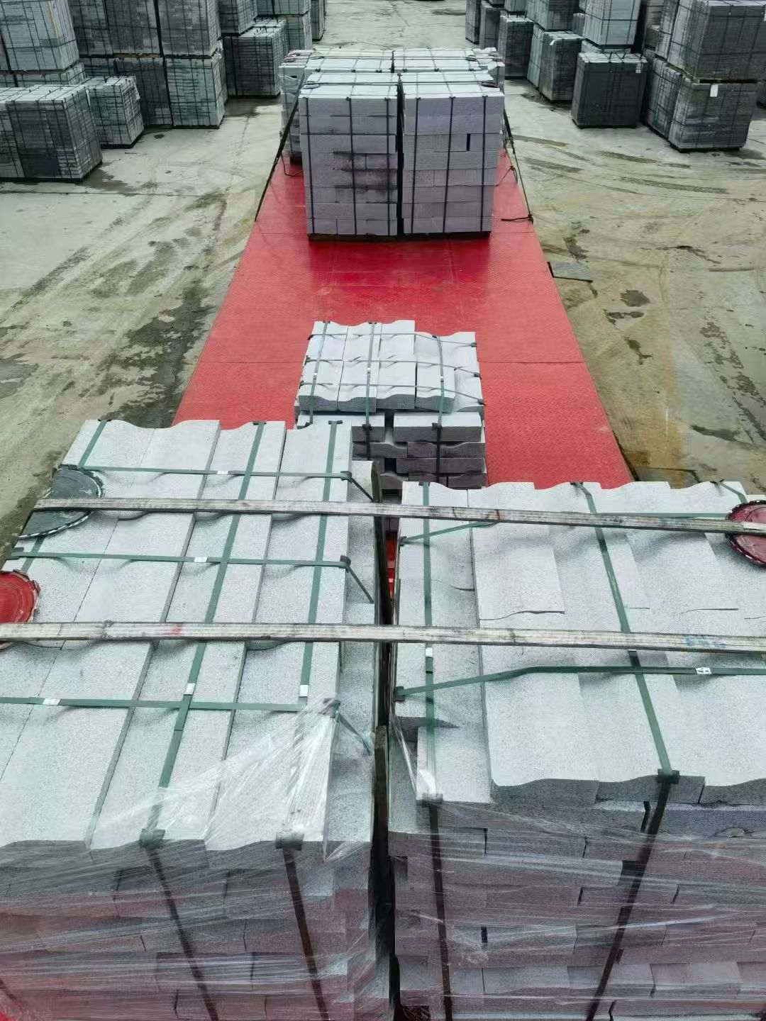 佛山 芝麻白仿形加直形路沿石出货日常