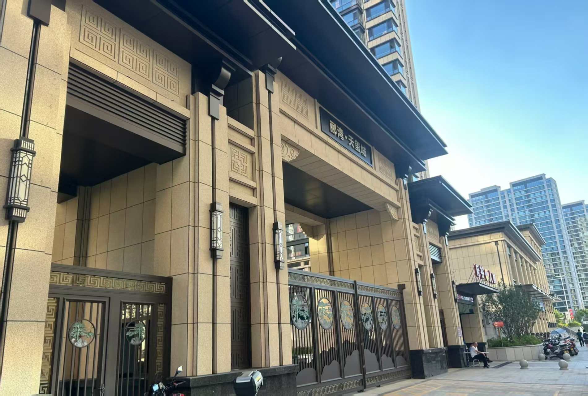 佛山 黄金麻花岗岩荔枝面小区门楼外墙干挂