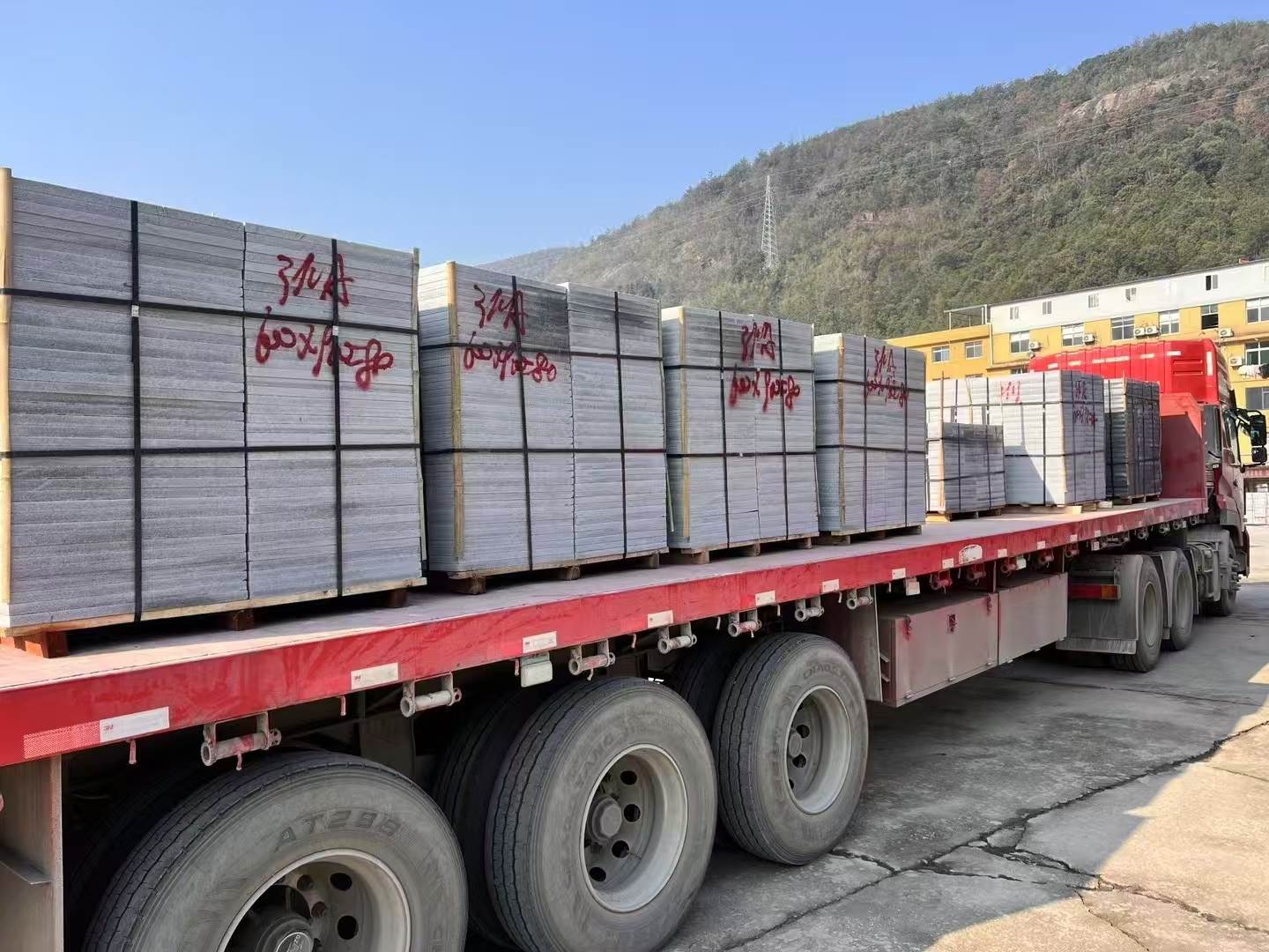 佛山 芝麻灰地铺石出货日常