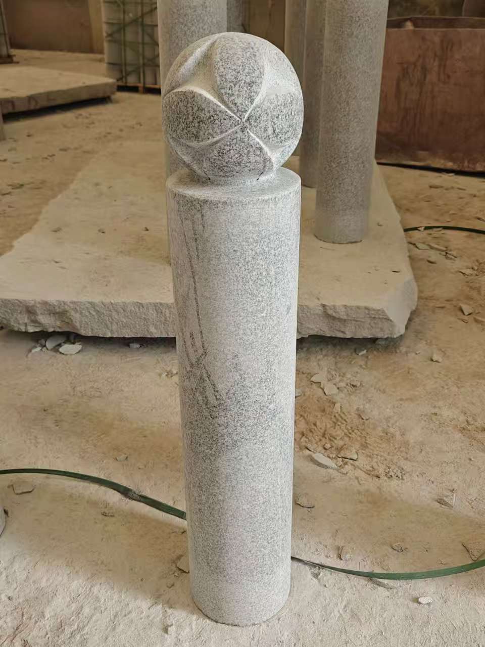 佛山 芝麻白花岗岩石材挡车石柱、停车柱、圆柱挡车柱、方柱挡车柱等