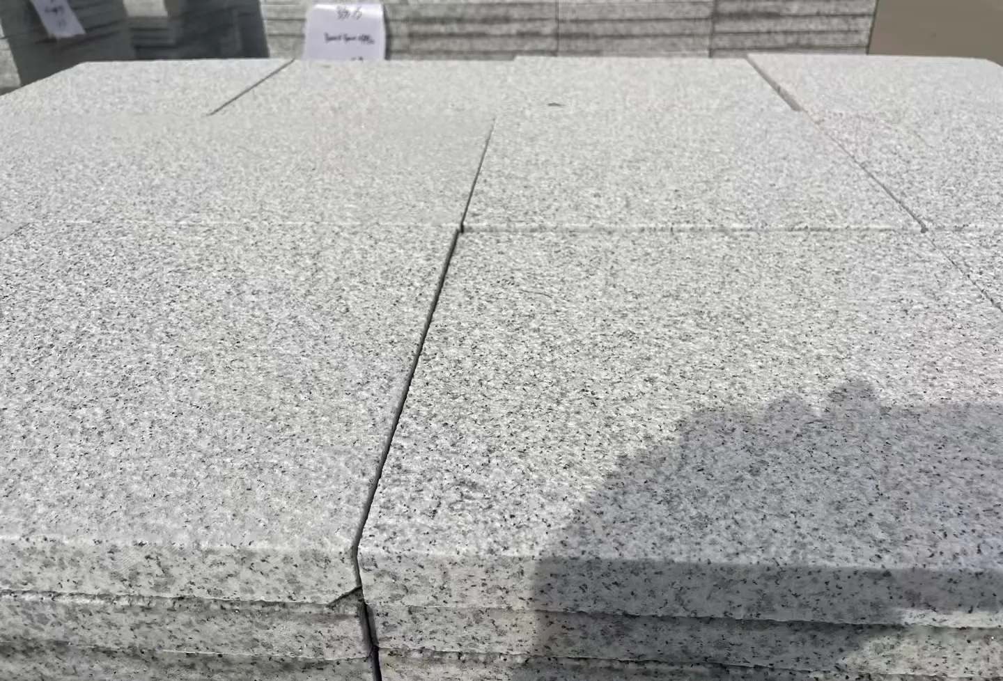 佛山 白麻花岗岩石材推荐 荔枝面地铺石