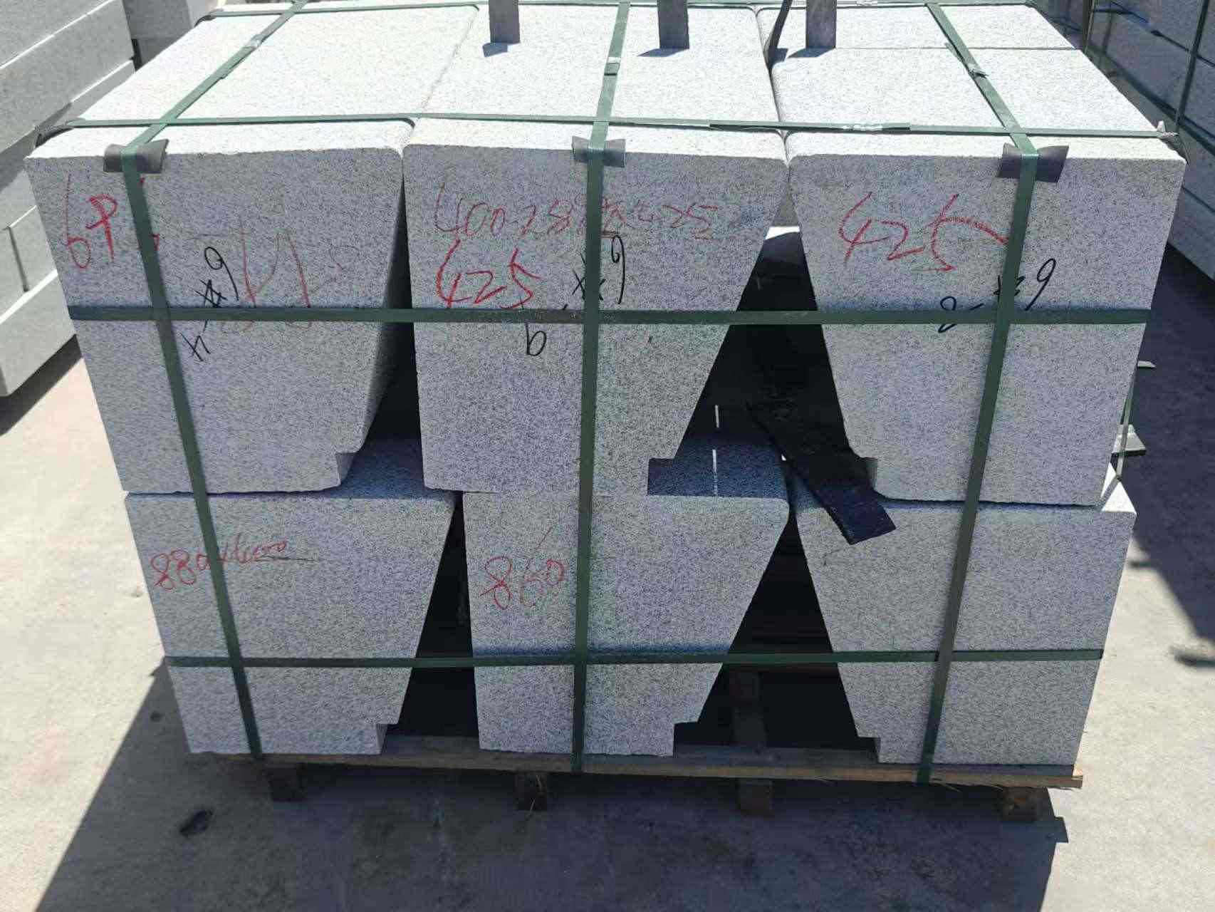 佛山 芝麻白异形坐凳，石凳