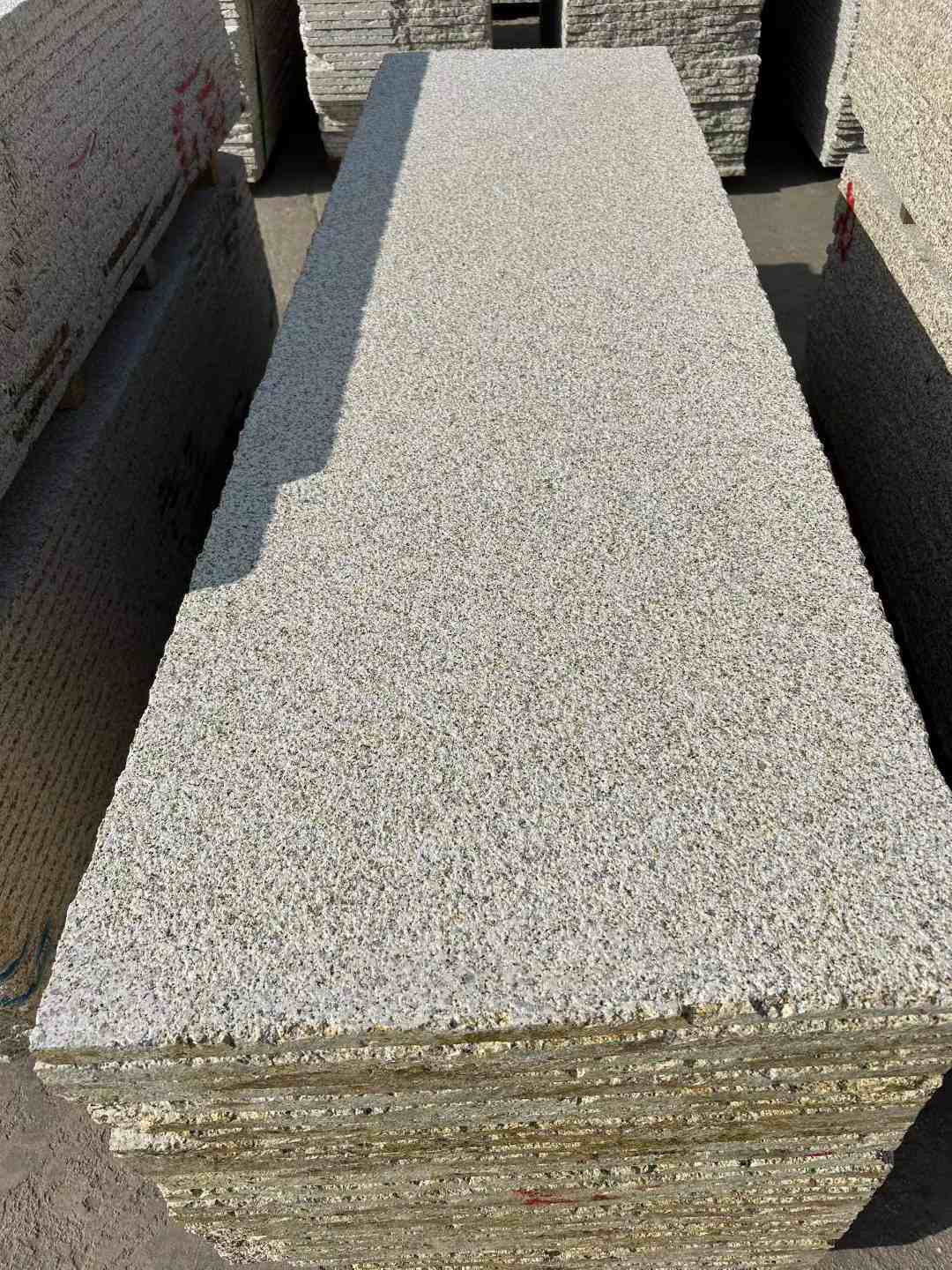 佛山 黄金麻花岗岩荔枝面毛板，半成品