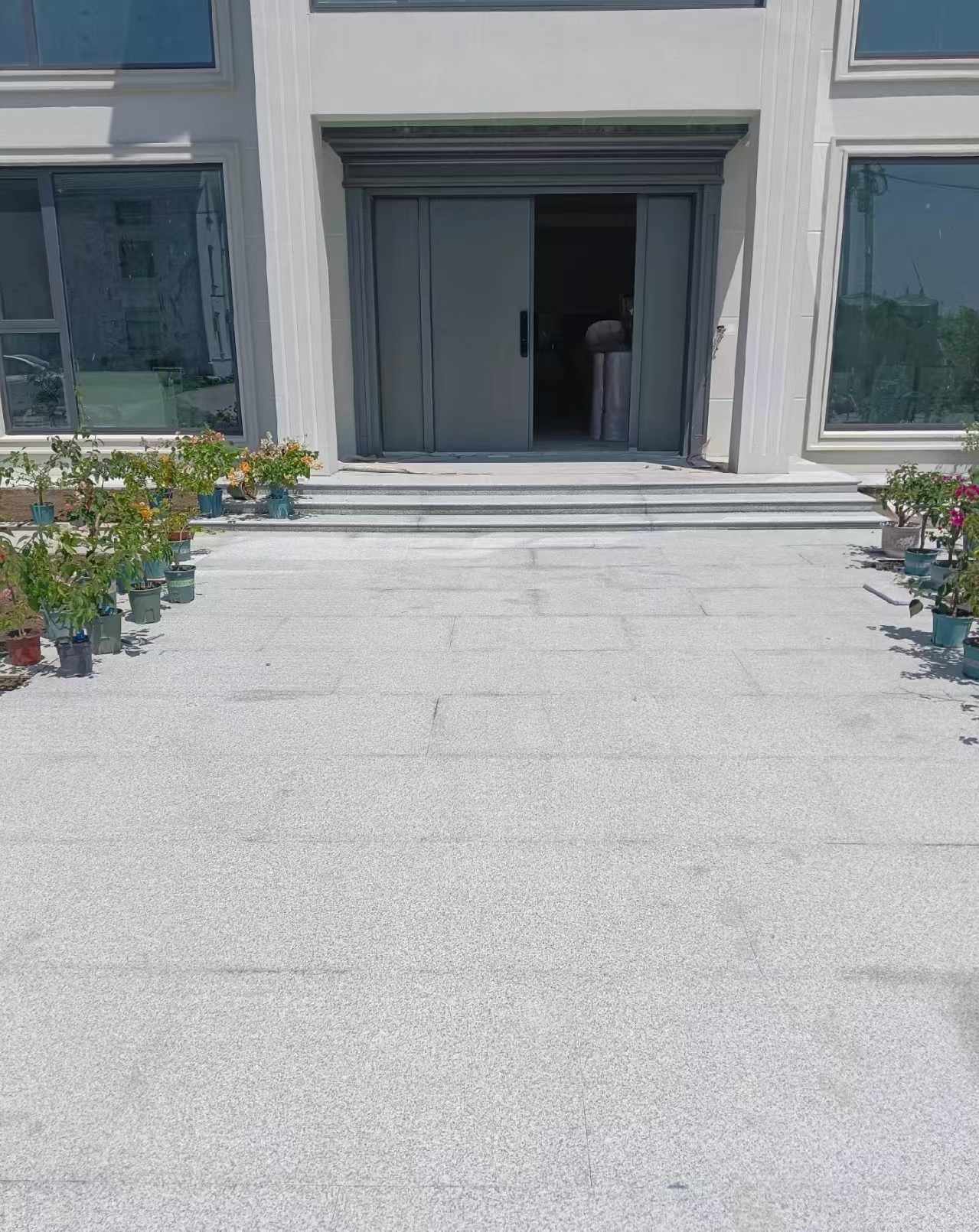 佛山 芝麻白花岗岩地铺石地面铺装