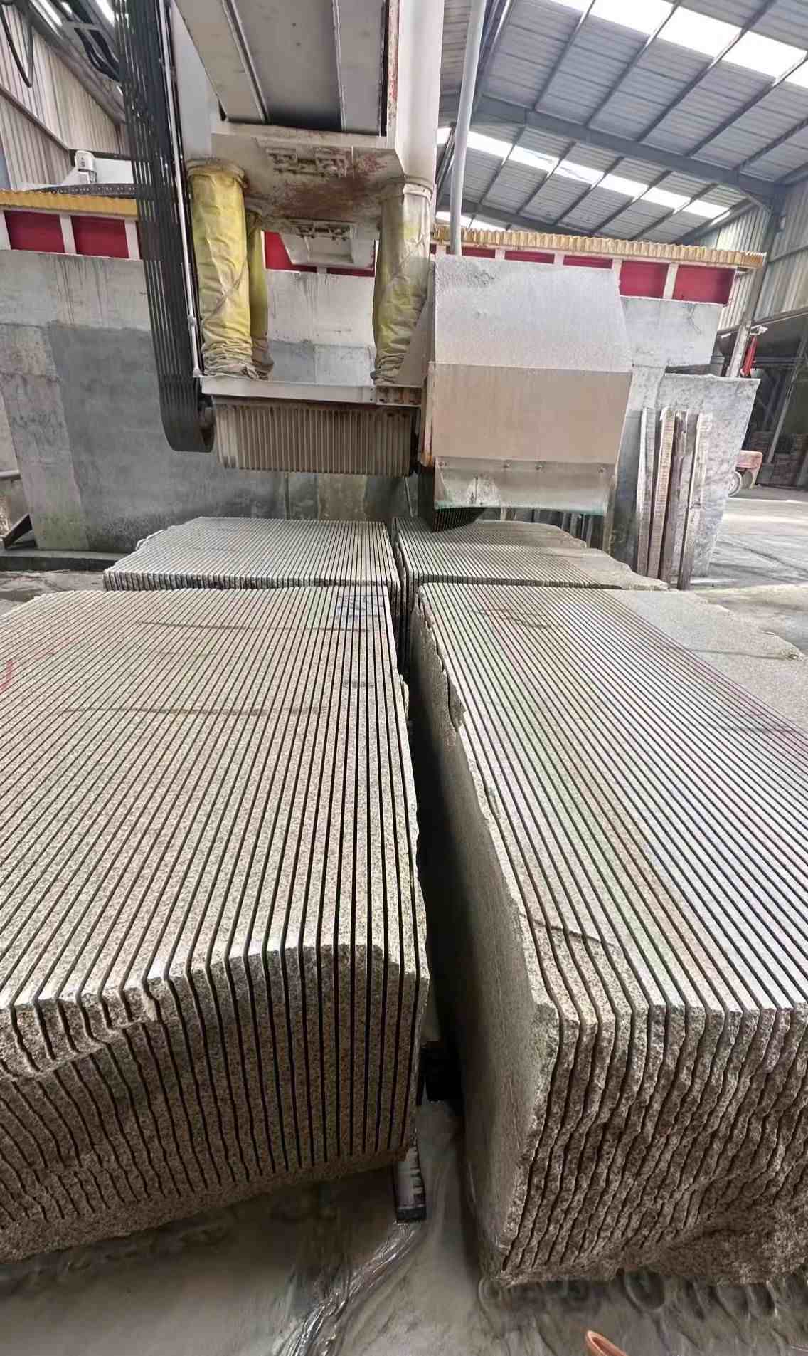 佛山 车间生产日常，黄金麻白麻花岗岩