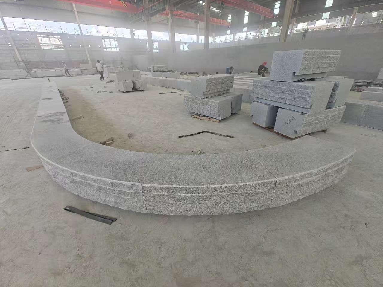 佛山 芝麻白异形坐凳，自然面光面弧形加工