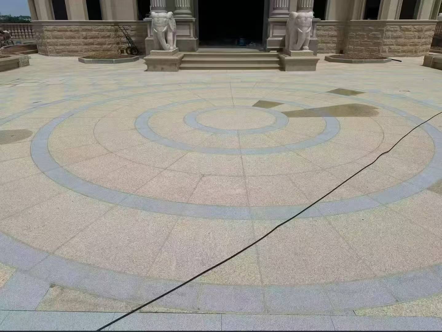 佛山 黄金麻芝麻灰花岗岩石材地铺拼接效果