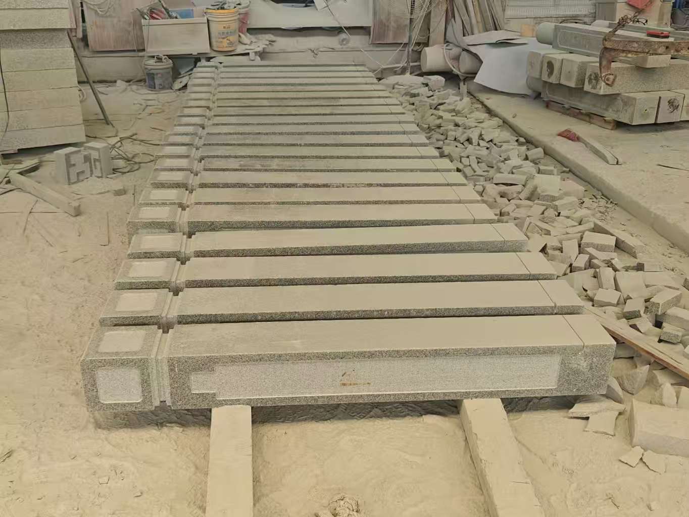 佛山 芝麻白异形加工雕刻-栏杆大柱，方柱