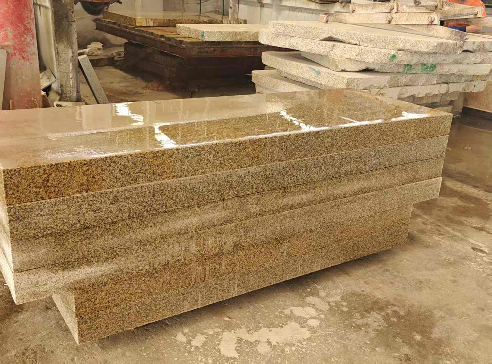 佛山 黄金麻栏杆料半成品加工中