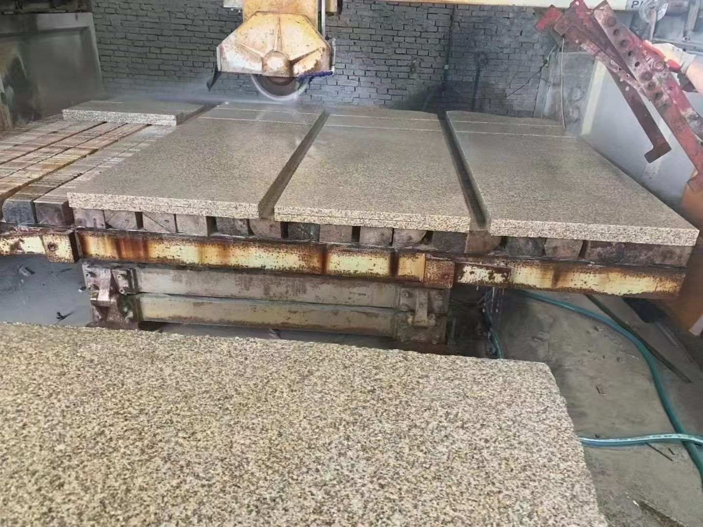 佛山 黄金麻荔枝面成品板加工