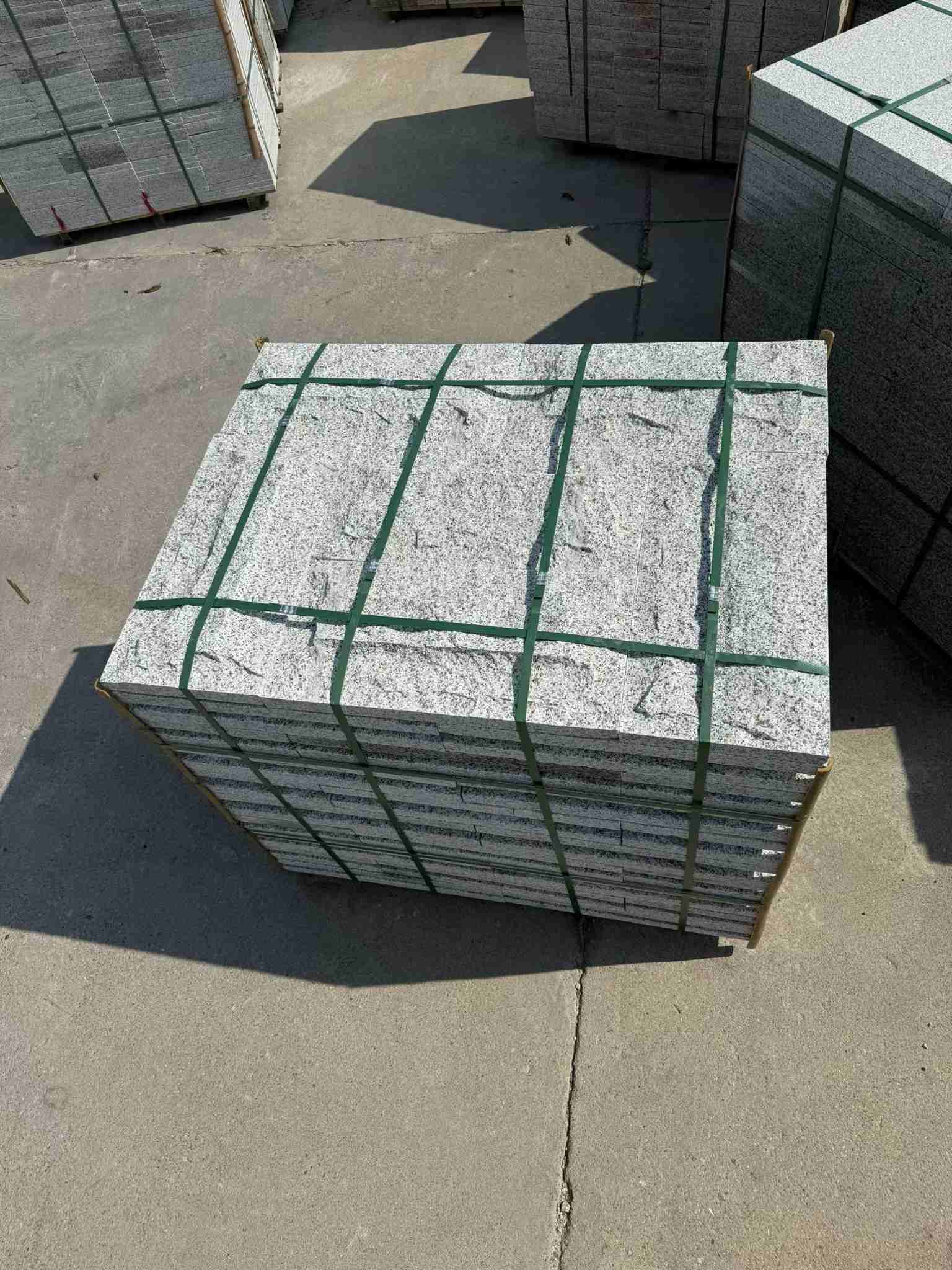 佛山 白麻花岗岩石材自然面蘑菇石成品