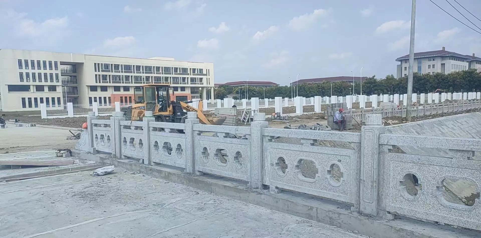 佛山 白麻花岗岩荔枝面河道栏杆