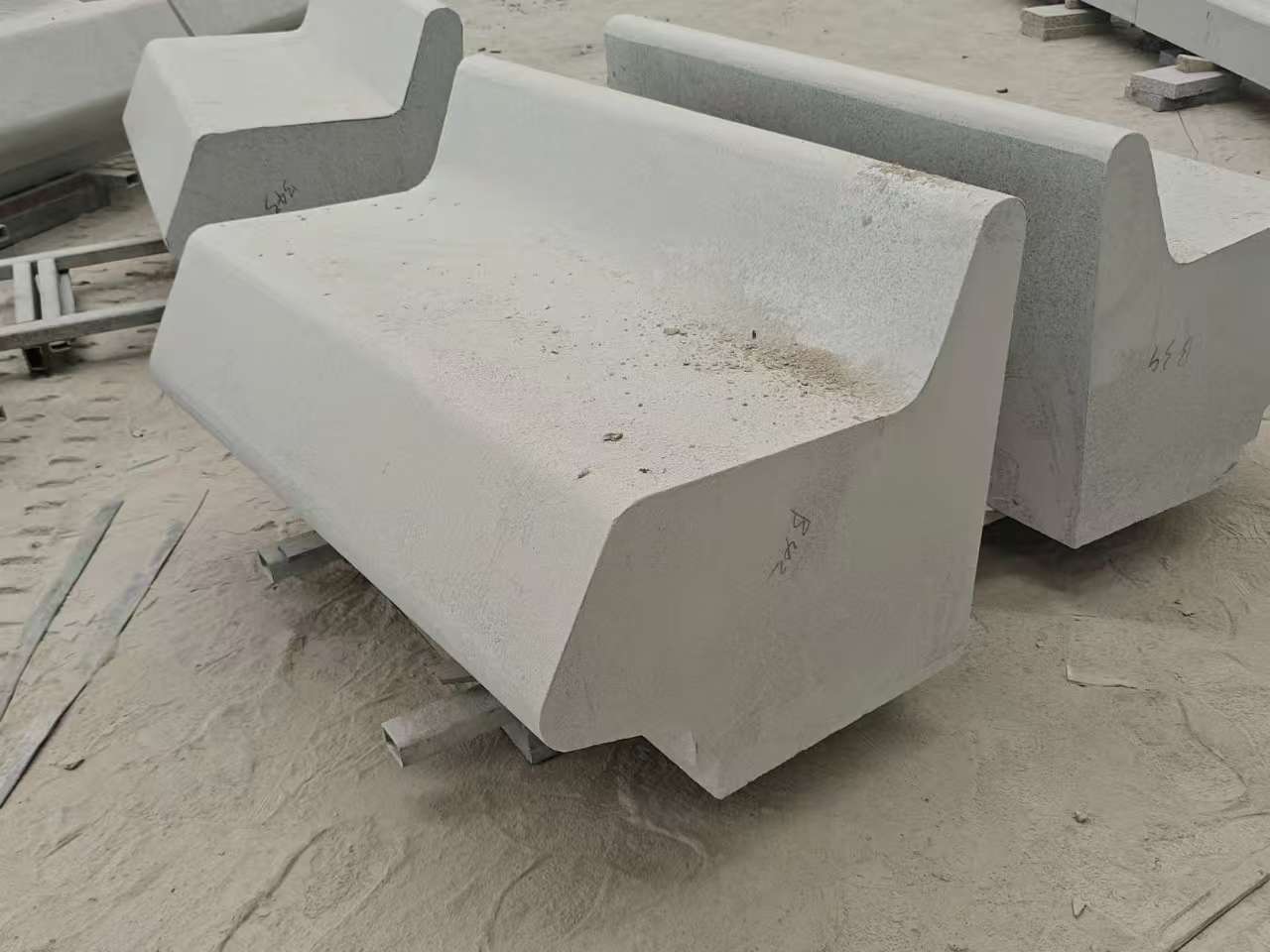 佛山 芝麻白花岗岩异形坐凳，石凳