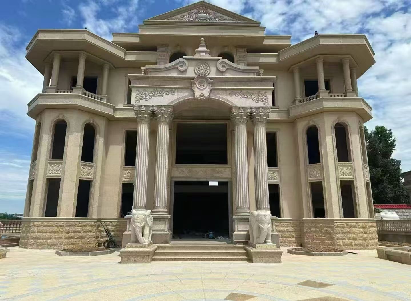 佛山 黄金麻别墅外墙干挂，大柱，大象，蘑菇石，雕花板