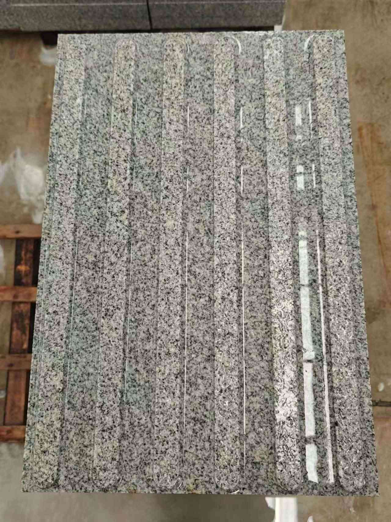 佛山 芝麻白花岗岩荔枝面雕刻盲道，盲条