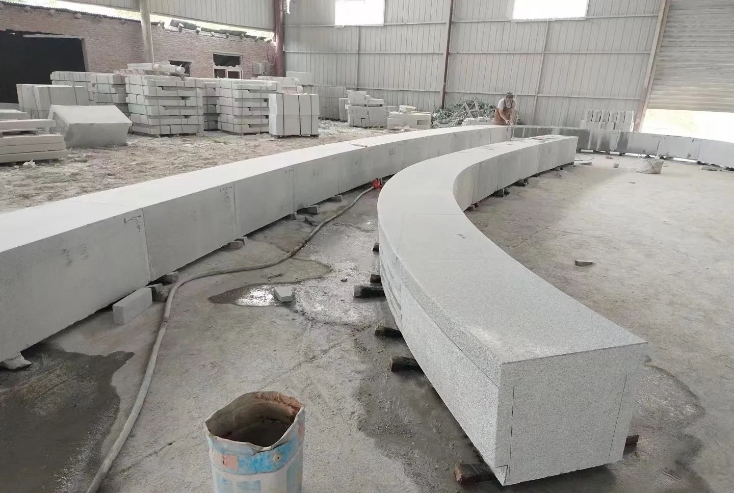 佛山芝麻白花岗岩石板材 园林光面弧形坐凳