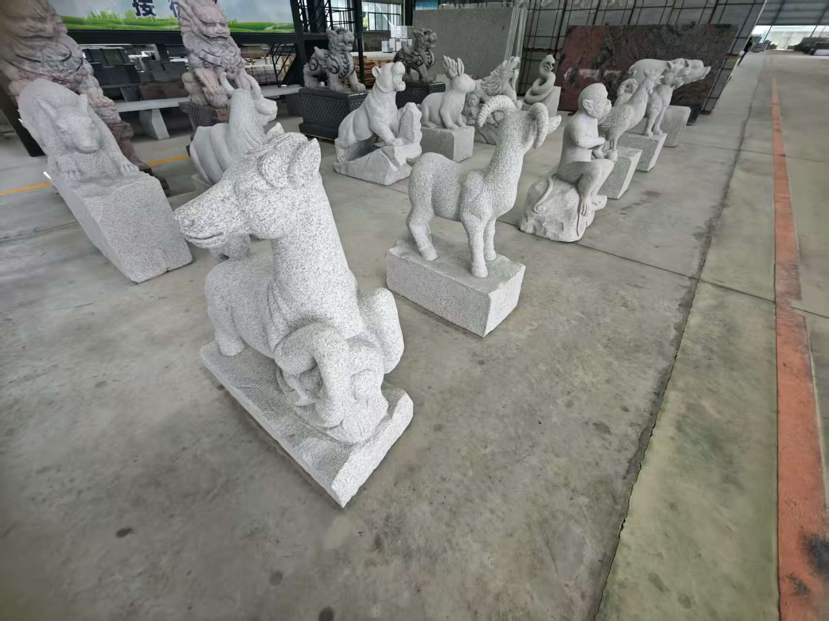 佛山 芝麻白花岗岩造型立体雕刻——十二生肖